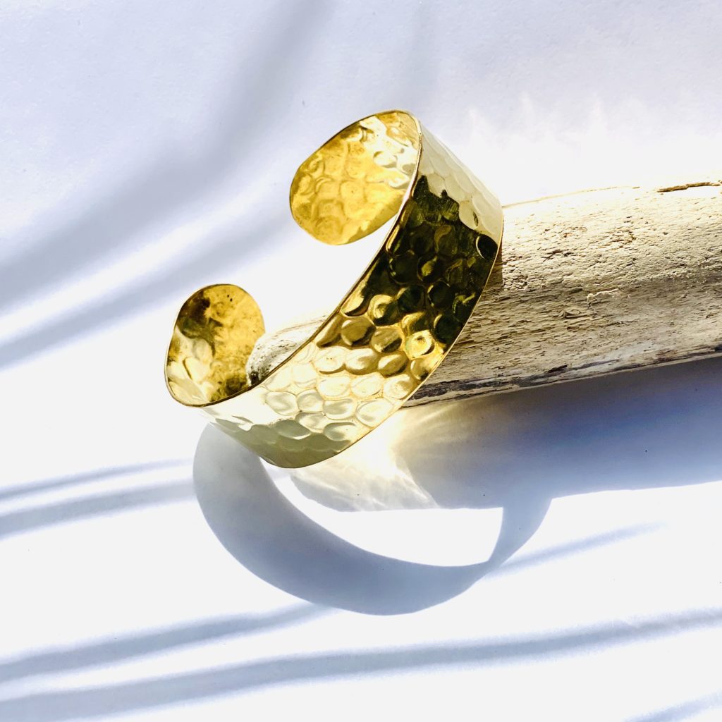 jonc bracelet manchette lisse laiton fait a la main au Maroc Ma Jungle Family