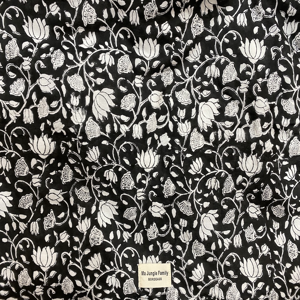 courtepointe edredon sofa cover balck noir fleuris Ma Jungle Family inde blockprint
