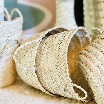 petit panier en feuille de palmier doum avec petites anses salle de bain rangement chambre d'enfants univers kidscorner fait a la main au maroc Ma Jungle Family