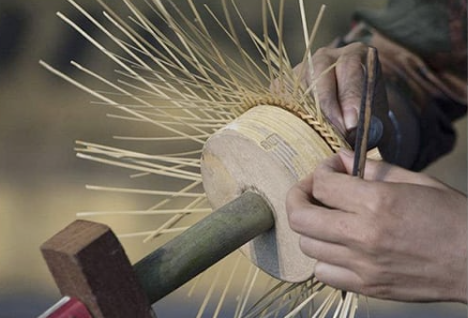 fabrication artisanale a la main de suspension bambou rotin Ma Jungle Family