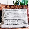 housse de coussin, blanc, bogolan, artisanale, mail, motif tribal, afrique, graphique, ethnique, ma jungle family