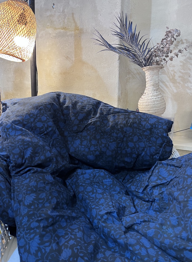 sofa cover edredon courtepointe bleu marinenoir fleuris coton indien Ma Jungle Family Jaipur fait a la main