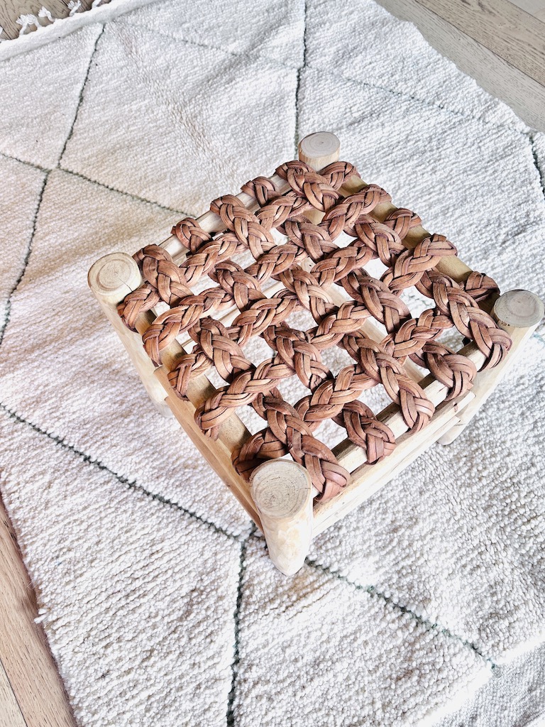 tabouret en cuir tressé tresse scout en bois de laurier tabouret artisanal fait a la main au maroc Ma Jungle family