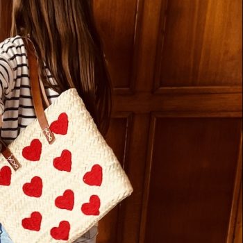 Panier marocain brodé coeur love tresse et brode a la main au Moroc doubles anses en cuir dessin ethnique boheme Ma Jungle Family