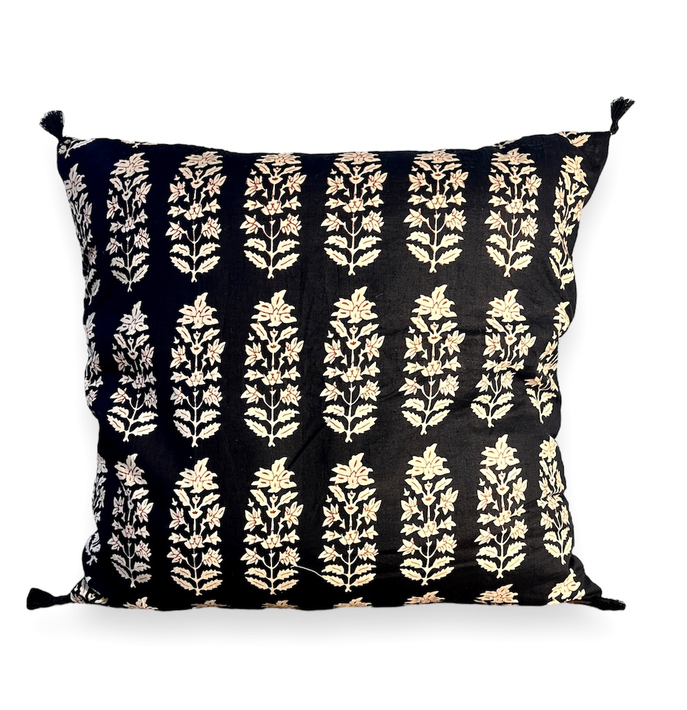 housse de coussin noir coton indien jaipur blockprint tulipe fleur noir pompon bordeaux bagru Ma Jungle Family