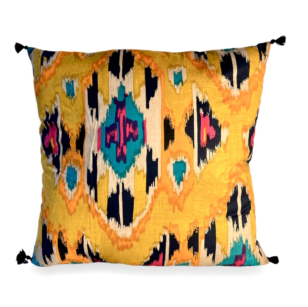housse de coissin ikat en soie et coton rose fuschia turquoise jaune moutarde blanc pompon ouzbekistan