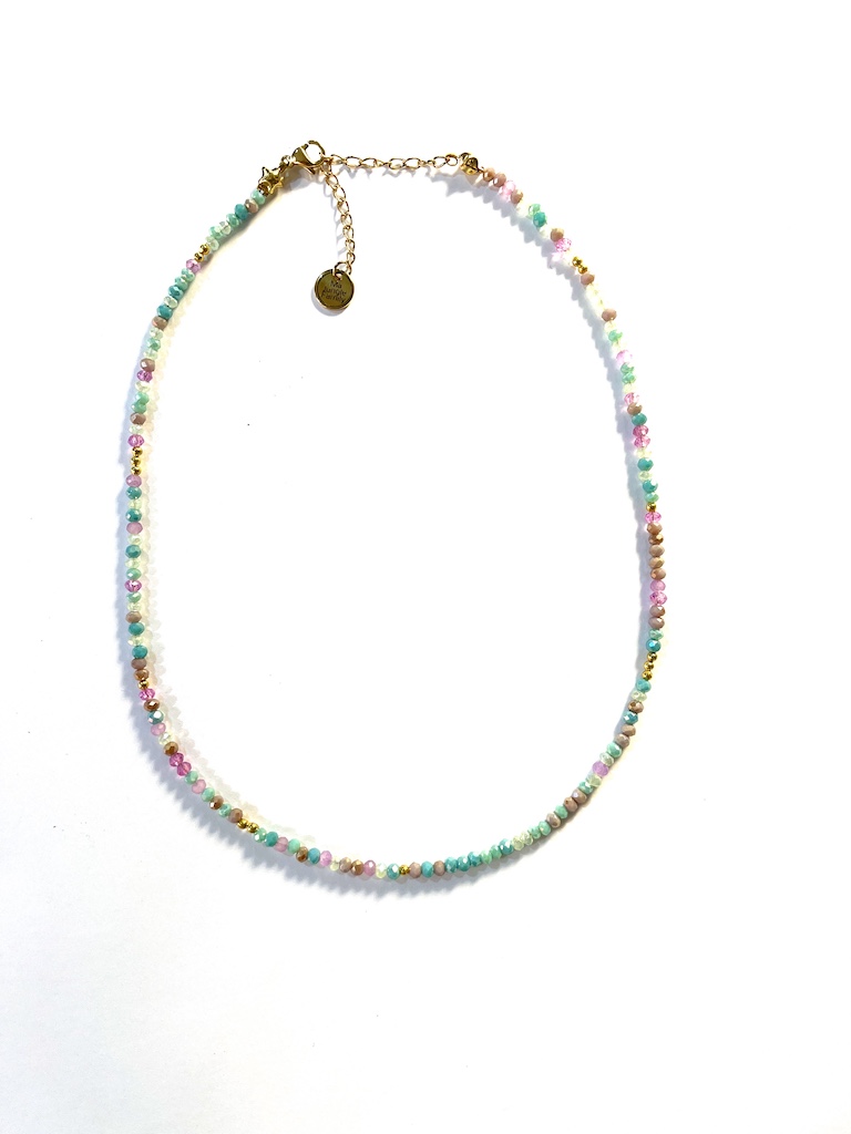 collier ras de cou bleu canard vert celadon rose violet turquoise perles dorées plaquées or perles à facettes made in france fabrique en france creatrice de bijoux bracelet plaque or Ma Jungle Family