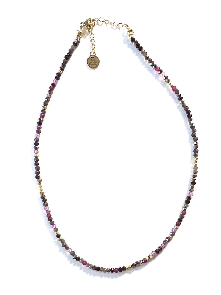 collier ras de cou bleu canard vert celadon rose violet turquoise perles dorées plaquées or perles à facettes made in france fabrique en france creatrice de bijoux bracelet plaque or Ma Jungle Family violet glitter brillant