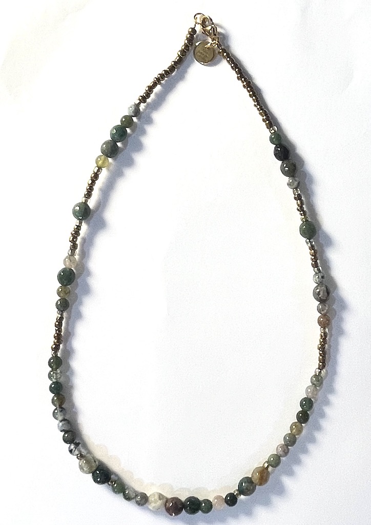collier plaque or perles rondes agathe mousse et pendentif pierre naturelle véritable Ma Jungle Family hematites, bienfaits vertues