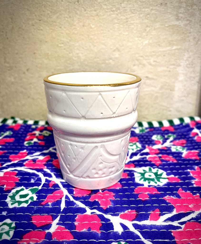 tasse beldi en ceramique blanche et or 12 carats fabriques à la main au maroc gravure Ma Jungle Family chabichic