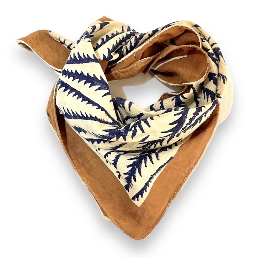 bandana carre foulard en voile de coton fleurs d'hibiscus rouge imprimé blockprint en Inde a Jaipur indien fleurs turquoise rose indien moutarde bleu nuit celadon Ma Jungle Family imprime graphiques moderne