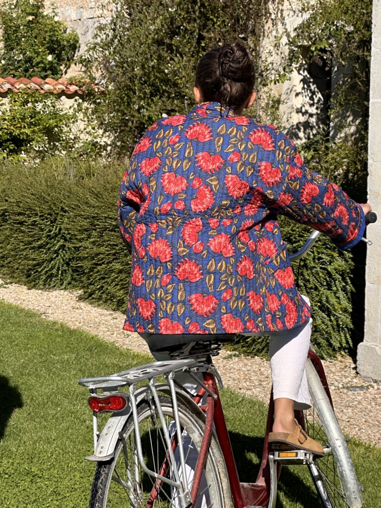 Veste matelassée, Coton indien, Fait main, Surpiqure artisanale, Confort, Chaleur, Vêtements ethniques, Mode durable, Vêtements faits à la main, Ma Jungle Family, violet, marine et dahlia rouge