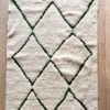 tapis marocain berbère béni ouarain laine naturelle blanc design losange décoration Ma Jungle Family Vert sapin azylal mrirt