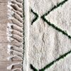 tapis marocain berbère béni ouarain laine naturelle blanc design losange décoration Ma Jungle Family Vert sapin azylal mrirt