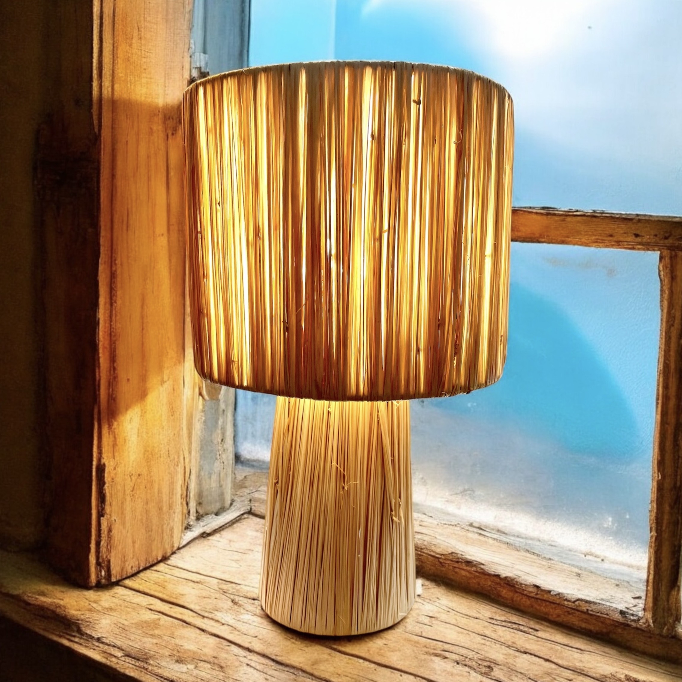Lampe en raphia STRIPE “artisanat éthique”, “lampe bohème en raphia” et “décoration responsable”