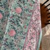 Nappe indienne imprimée au blockprint a Jaipur au Rajasthan en Inde motifs floral vert étang étourdissant bleu blanc Ma JUngle Family Bleu vif vibrant, vert céladon, rose