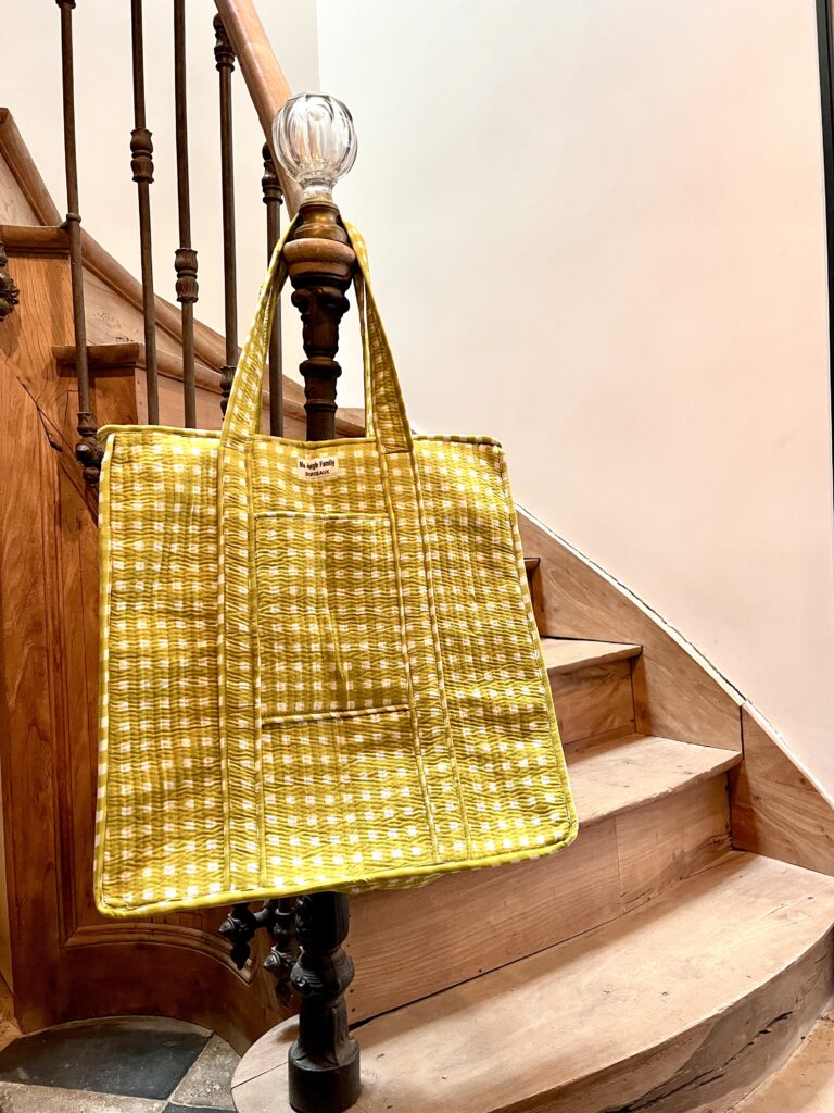 Gand cabas sac molletonne matelasse coton safran bleu fleuri sac a langer kaki violet Inde blockprint Ma jungle Family sac de plage, valise cabine marine fleurs rouges dahlia, vert Frida Kahlo, corail, motif japonais, léopard rose, rouge, guinguette, vintage, pique nique, nappe à carreaux, marine, vert anis