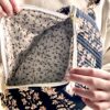 Sac banane en coton indien, tissu fleuri, double fermeture éclaire, jaune safran Ma jungle Family, bleu, cousu main, anse ajustable, matelassée, liberty, noir imprimé au blockprint, kalambari, Jamini, bindi, apaches