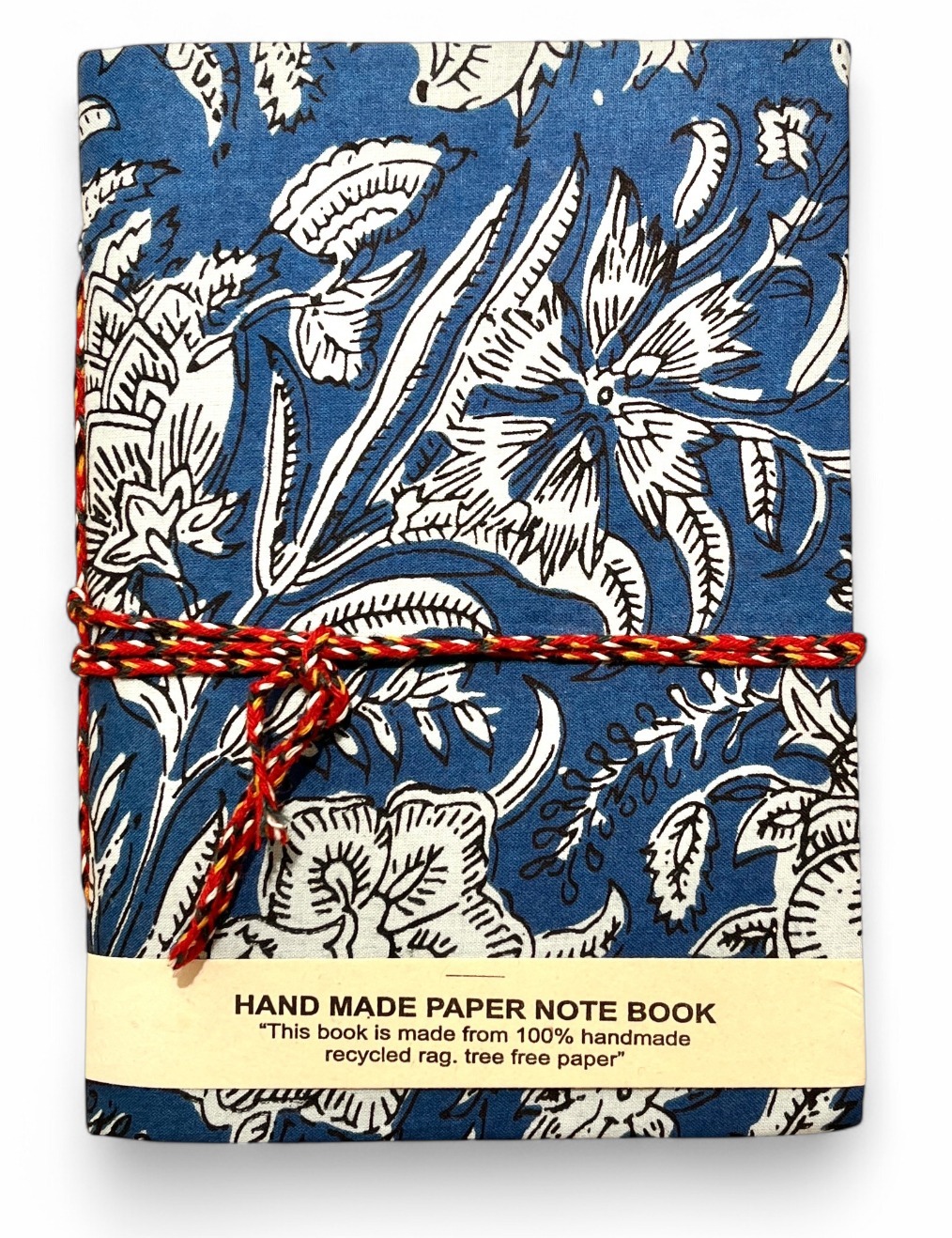 carnet de voyage en papier recycle tissu fleuri indien blockprintemeraude vert canard fuschia fermé avec une ficelle lien bleu nuit et fleurs blanches Ma Jungle Family Bleu marine