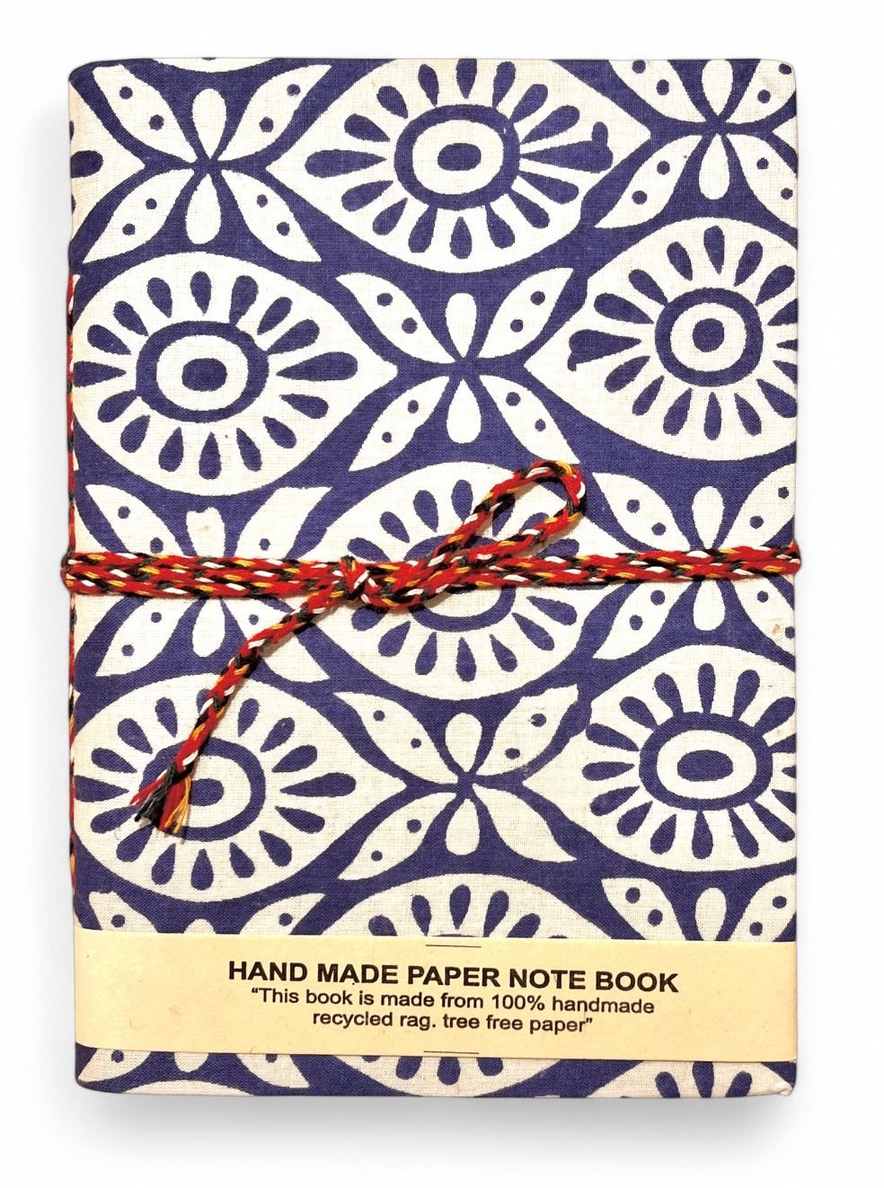 carnet de voyage en papier recycle tissu fleuri indien blockprintemeraude vert canard fuschia fermé avec une ficelle lien bleu nuit et fleurs blanches Ma Jungle Family Bleu marine