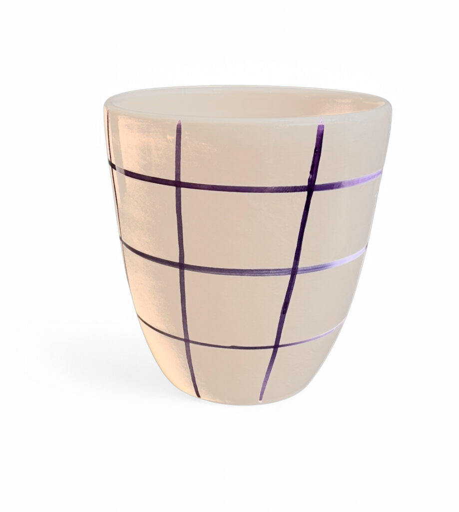 Mug en terre cuite blanche avec des cœurs rouges love ligne épurée Ma Jungle Family, carreaux noirs et violet, moderne et rétro, tasse à thé, café