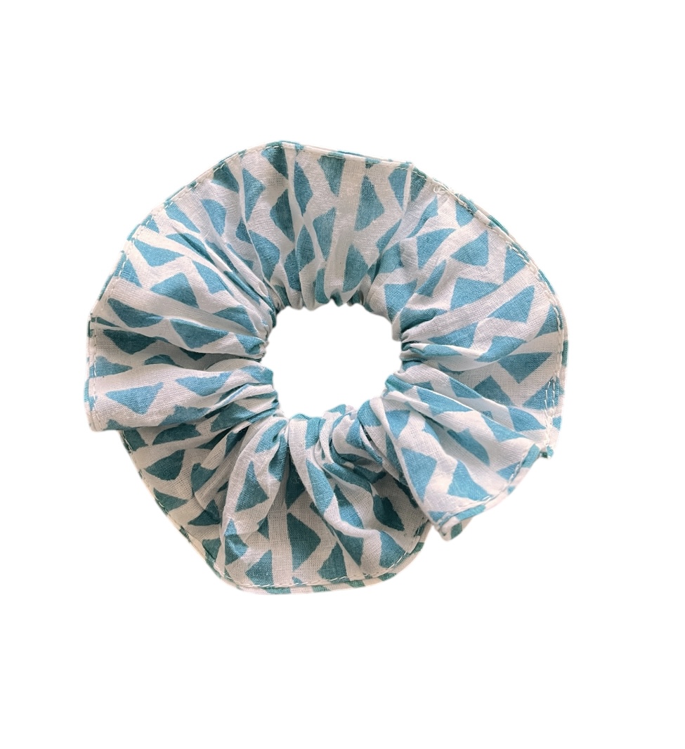Chouchou élastique pour cheveux en tissu fleuri imprimé au blockprint en Inde vert d’eau Ma Jungle Family
