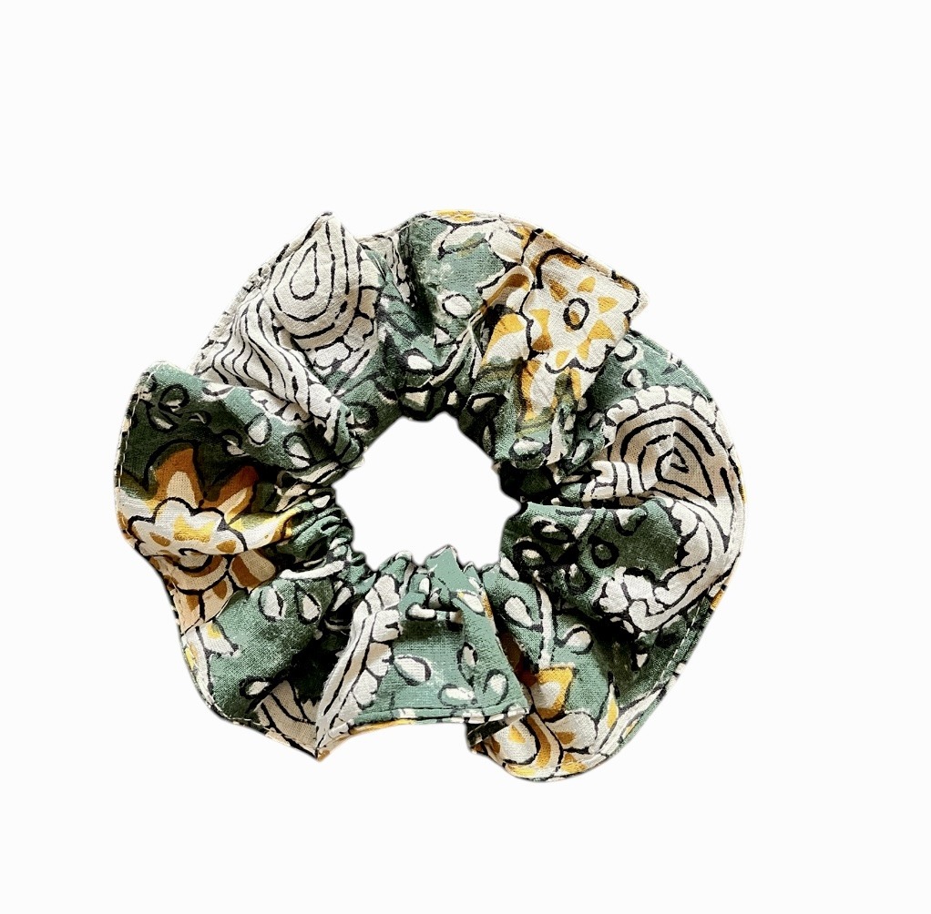 Chouchou élastique pour cheveux en tissu fleuri imprimé au blockprint en Inde vert d’eau Ma Jungle Family
