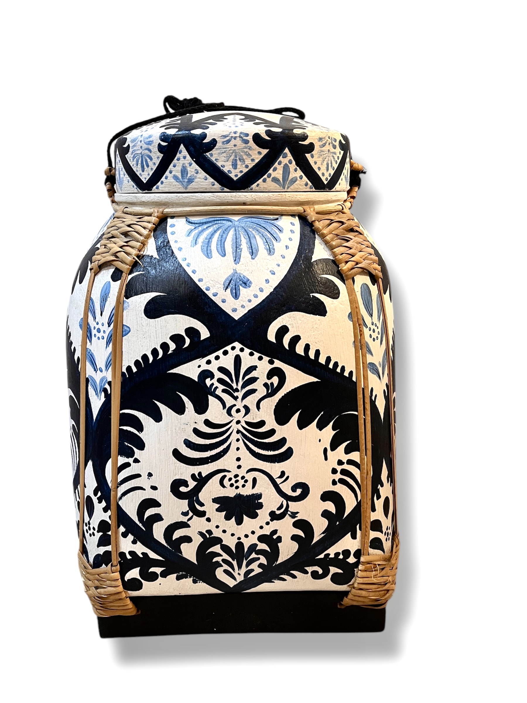 bambou rice box boite a riz fabrique en thailande a la main peinte belu nuit fleurs blanche urne decaoration doré arabesque bleu grece Ma Jungle Family Bleu nuit