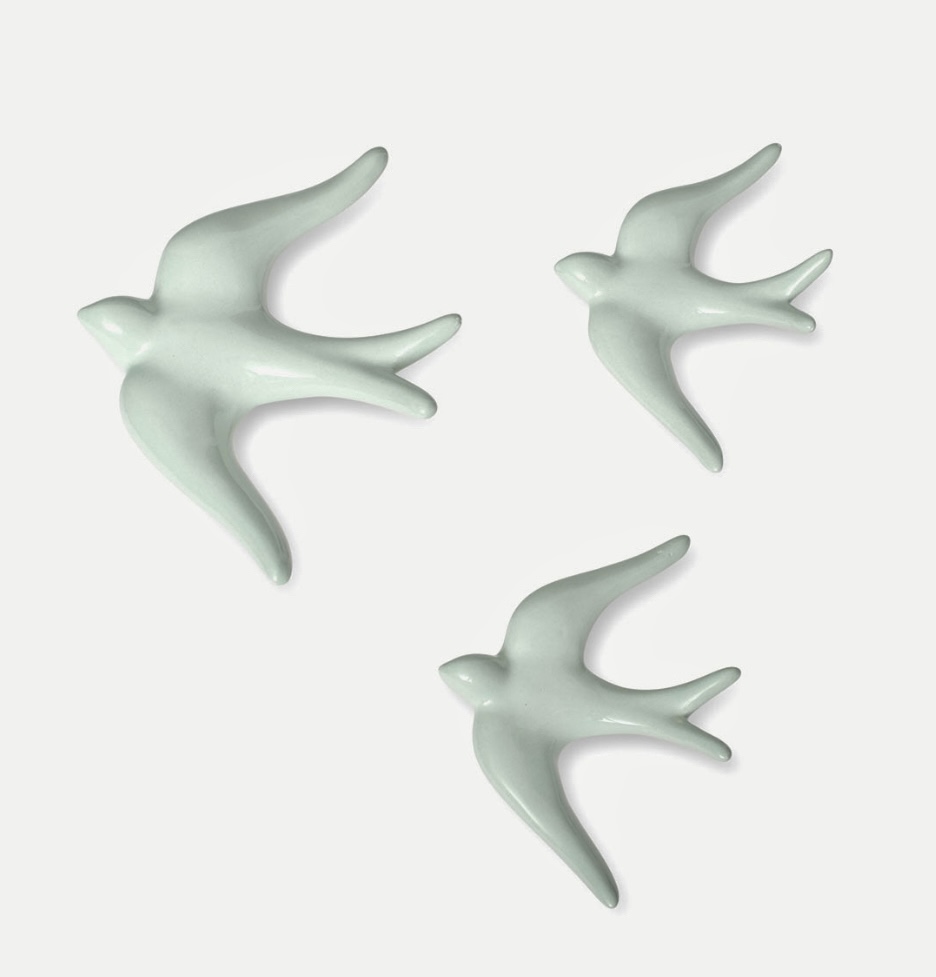 HIRONDELLE EN CERAMIQUE noire ECRU bleu canard, vert d’eau, blanc. A ACCROCHER AU MUR DIFFERENTE TAILLE MA JUNGLE FAMILY CASA ATLANTICA PORTUGAL PORTE-BONHEUR DECORATION MURALE vert Sarah lavoine