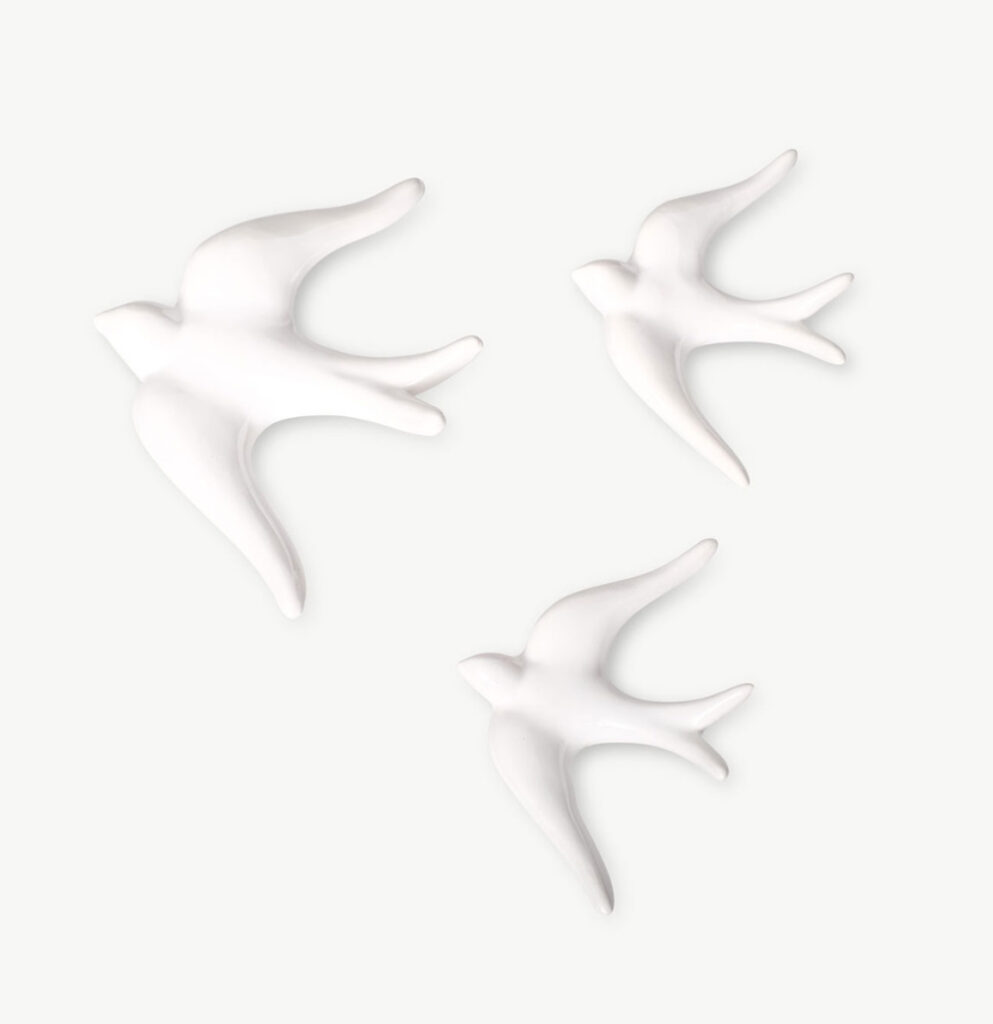 HIRONDELLE EN CERAMIQUE noire ECRU bleu canard, vert d’eau, blanc. A ACCROCHER AU MUR DIFFERENTE TAILLE MA JUNGLE FAMILY CASA ATLANTICA PORTUGAL PORTE-BONHEUR DECORATION MURALE vert Sarah lavoine