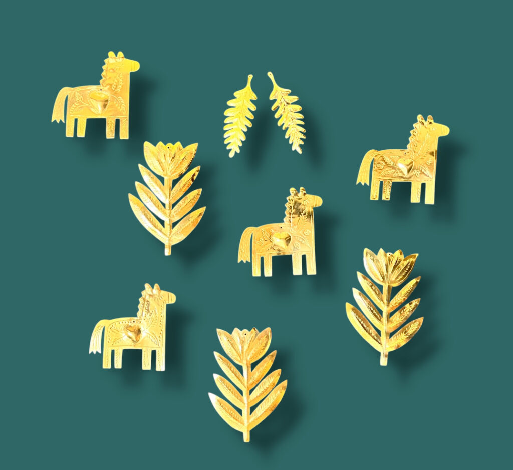 Décoration murale en laiton, cheval gravé a la main, tulipe, hirondelle, feuille