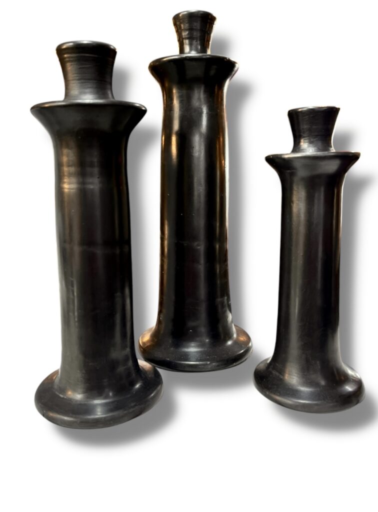 Trio de chandeliers en Tadelakt noir, toucher velours, 3 tailles, deco moderne et contemporain Ma Jungle Family