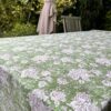 Nappe indienne imprimée au blockprint a Jaipur au Rajasthan en Inde motifs floral vert étang étourdissant bleu blanc Ma JUngle Family Vert prairie