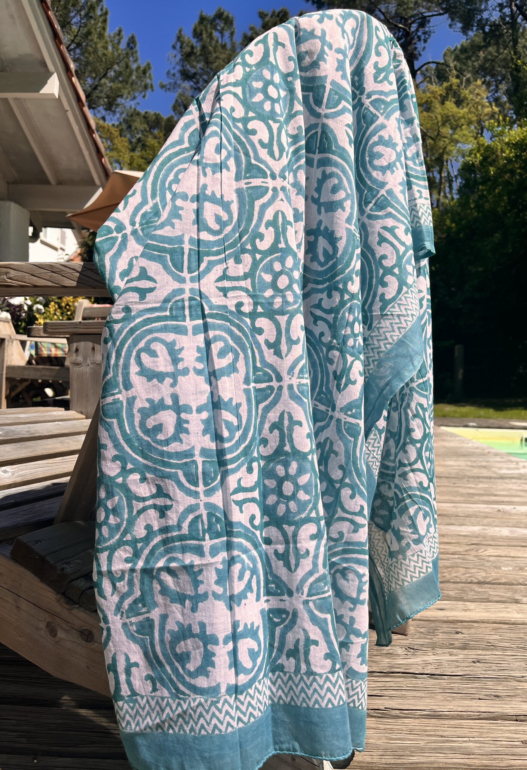 paréo sarong indien voile de coton indien leger fleuri doux coloré jane rouge bleu blanc vert orange gris taupe citron bordure decorée pour la plage Ma Jungle family céladon violet
