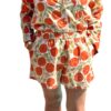 Cet ensemble unique associe le charme de l’artisanat indien et le savoir-faire de notre atelier bordelais. La chemise à col Mao, élégamment boutonnée avec de sublimes boutons en nacre, est imprimée à la main selon la technique ancestrale du block print en Inde. Le short assorti reprend les mêmes imprimés et se distingue par ses finitions soignées : poches latérales et arrières, petits boutons délicats sur les côtés, cuisses en nacre… chaque détail compte. Un look à la fois décontracté et raffiné, pensé pour celles qui aiment porter des pièces uniques, responsables et empreintes de voyage. Créé avec amour à Bordeaux, fabriqué à la main entre ici et ailleurs. Imprimé blockprint œillets rouge