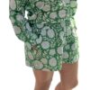Cet ensemble unique associe le charme de l’artisanat indien et le savoir-faire de notre atelier bordelais. La chemise à col Mao, élégamment boutonnée avec de sublimes boutons en nacre, est imprimée à la main selon la technique ancestrale du block print en Inde. Le short assorti reprend les mêmes imprimés et se distingue par ses finitions soignées : poches latérales et arrières, petits boutons délicats sur les côtés, cuisses en nacre… chaque détail compte. Un look à la fois décontracté et raffiné, pensé pour celles qui aiment porter des pièces uniques, responsables et empreintes de voyage. Créé avec amour à Bordeaux, fabriqué à la main entre ici et ailleurs. Imprimé blockprint vert a fleurs blanche