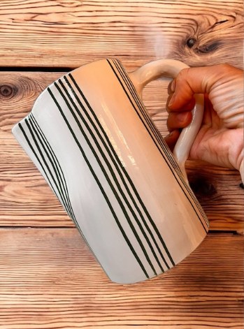 Carafe vase pichet beldi en ceramique bleu canard blanche fabriqué à la main au maroc gravure Ma Jungle Family chabichic carafe pichet Rayures marine Essaouira