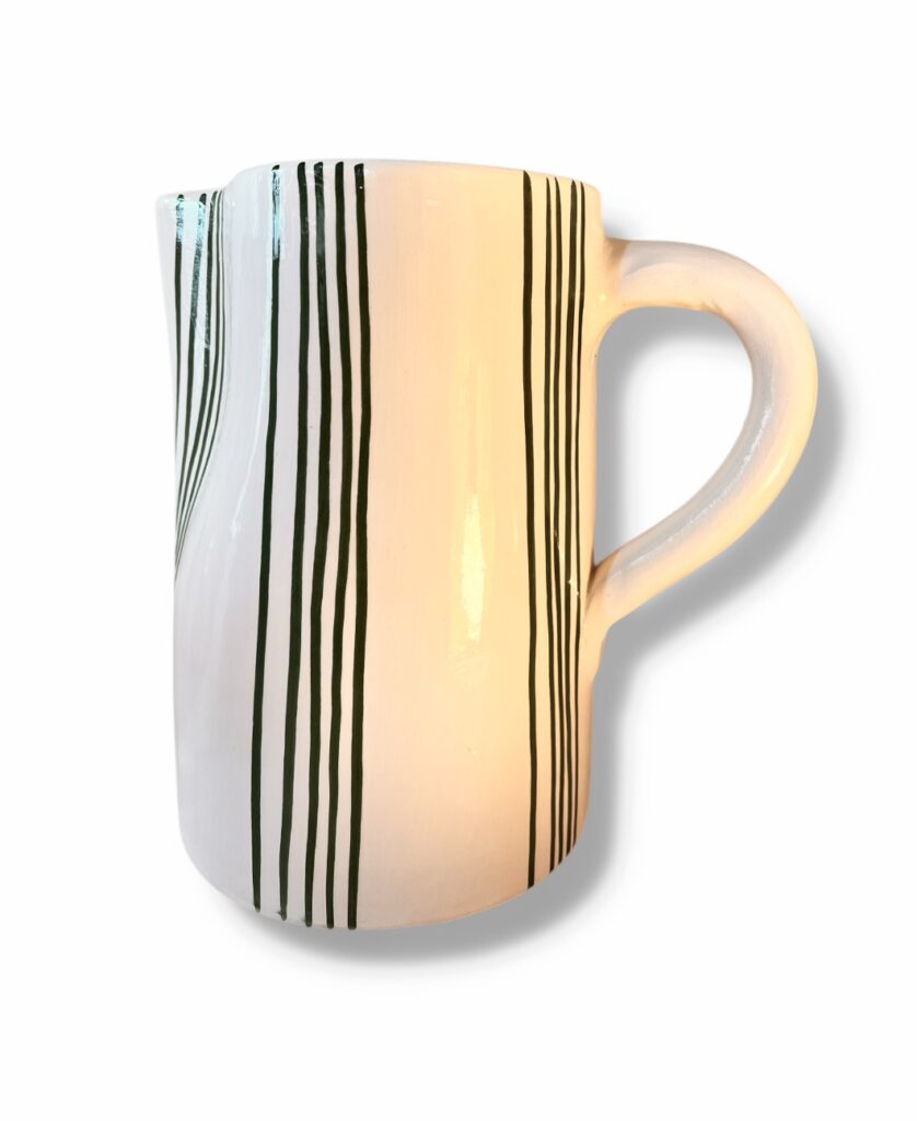 Carafe vase pichet beldi en ceramique bleu canard blanche fabriqué à la main au maroc gravure Ma Jungle Family chabichic carafe pichet Rayures marine Essaouira, kaki, terre, bleu ciel, noir