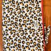 Housse d’ordinateur en coton indien matelassé avec imprimé floral block-print, format 15 pouces, faite main. Housse d’ordinateur artisanale en coton indien, motif original, utilisée pour transporter un laptop, Accessoire éthique : housse ordinateur bohème en coton imprimé, tenue à la main dans un décor naturel. Housse d’ordinateur Ma Jungle Family – coton indien artisanal – Bordeaux
