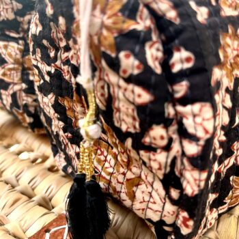 trousse de toilette en coton indien bleu nuit imprime blockprint fleuri matelasse moutarde pompon Jaipur Ma Jungle Family violet Black noir, beige rouge bagru