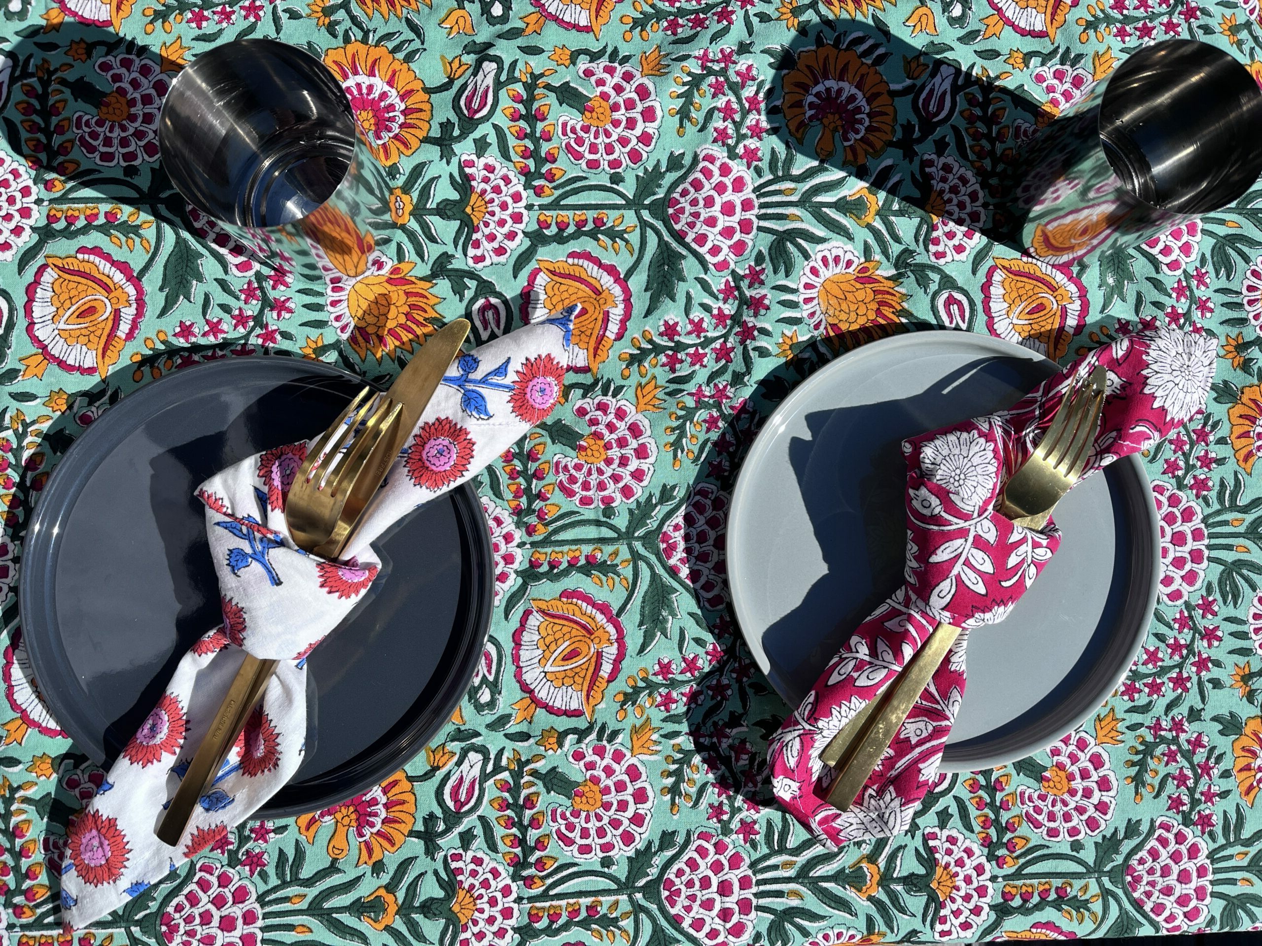 Nappe en coton indien imprimée au blockprint a Jaipur en Inde, fleur tulipes jaune orange bleu marine Ma Jungle Family
