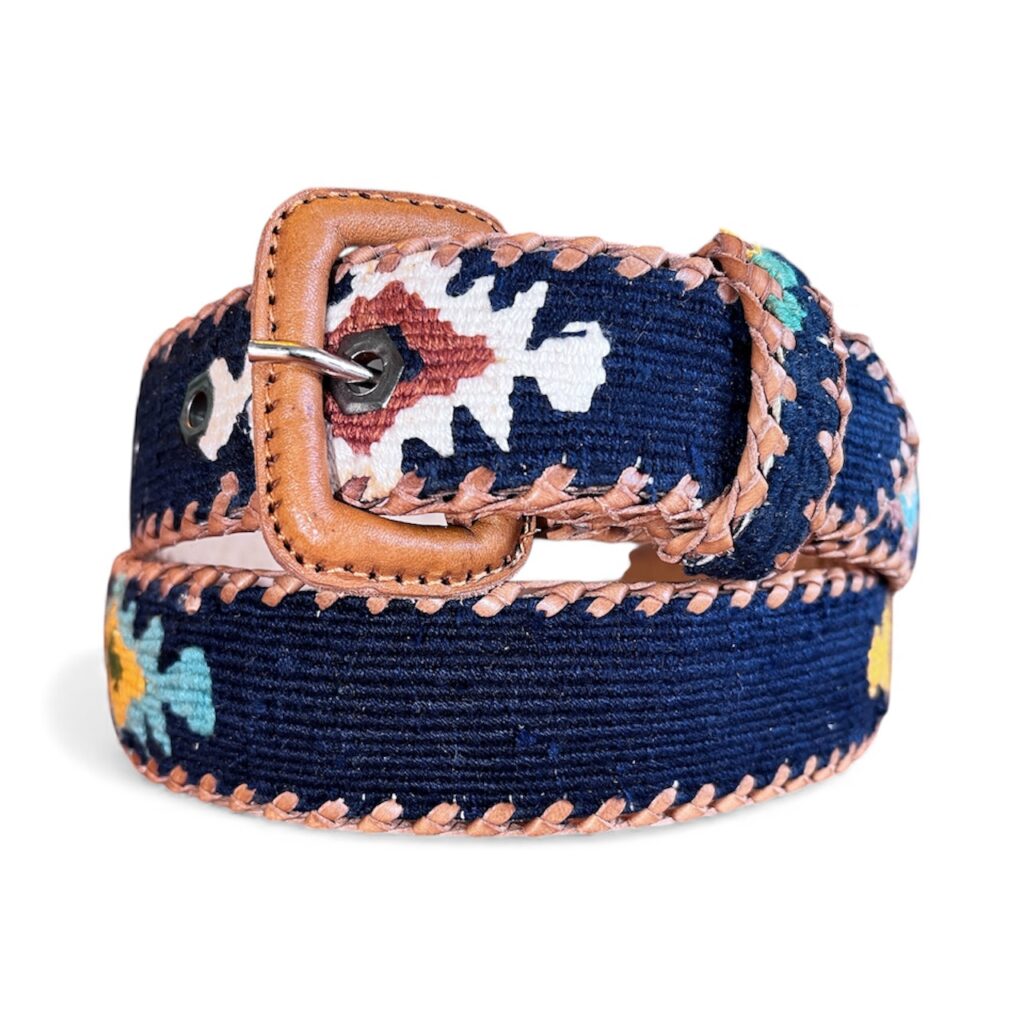 Ceinture brodée ethnique, coton tisse a la main, Guatemala, cuir véritable tresse. Là mansa, latch, Ma Jungle Family, l’île bleue, bordeaux, très colorée