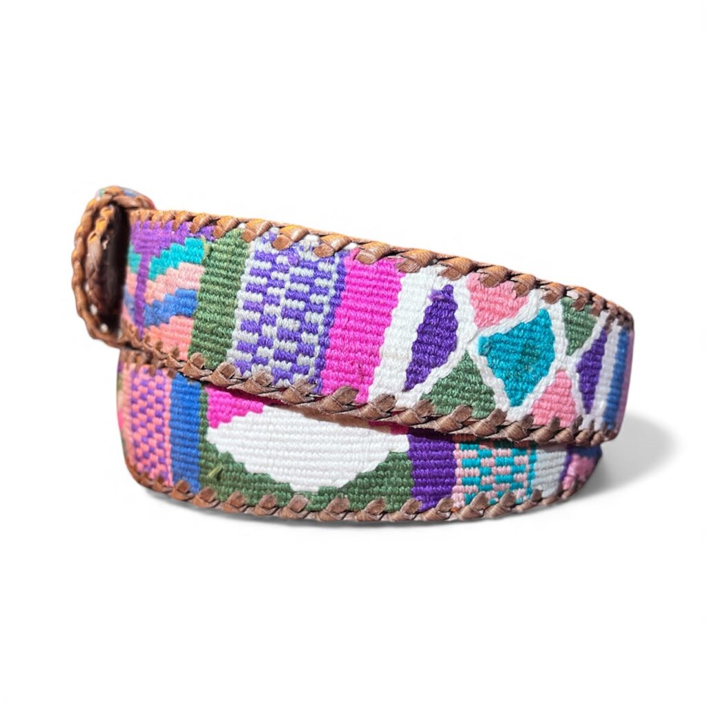 Ceinture brodée ethnique, coton tisse a la main, Guatemala, cuir véritable tresse. Là mansa, latch, Ma Jungle Family, l’île bleue, bordeaux, très colorée