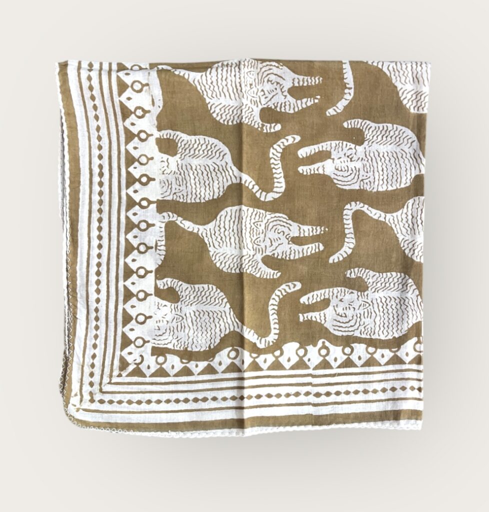 Foulard en voile coton indien imprimés au blockprint en Inde, bleu, moutarde, rouge, bordeaux, vert, rose, fleuris, damiers, tigres, violet, léopard, bellemme collection, au bonheur du jour, Jamini, kirane, Ma Jungle Family