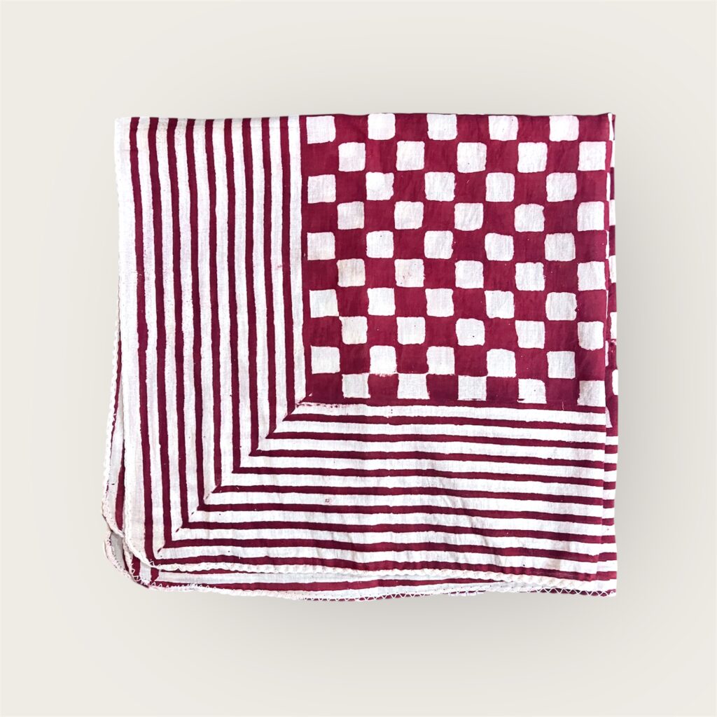 Foulard en voile coton indien imprimés au blockprint en Inde, bleu, moutarde, rouge, bordeaux, vert, rose, fleuris, damiers, tigres, violet, léopard, bellemme collection, au bonheur du jour, Jamini, kirane, Ma Jungle Family