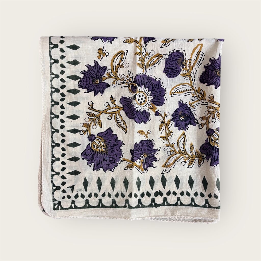 Foulard en voile coton indien imprimés au blockprint en Inde, bleu, moutarde, rouge, bordeaux, vert, rose, fleuris, damiers, tigres, violet, léopard, bellemme collection, au bonheur du jour, Jamini, kirane, Ma Jungle Family