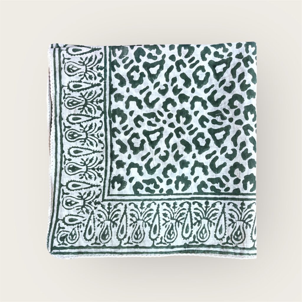 Foulard en voile coton indien imprimés au blockprint en Inde, bleu, moutarde, rouge, bordeaux, vert, rose, fleuris, damiers, tigres, violet, léopard, bellemme collection, au bonheur du jour, Jamini, kirane, Ma Jungle Family