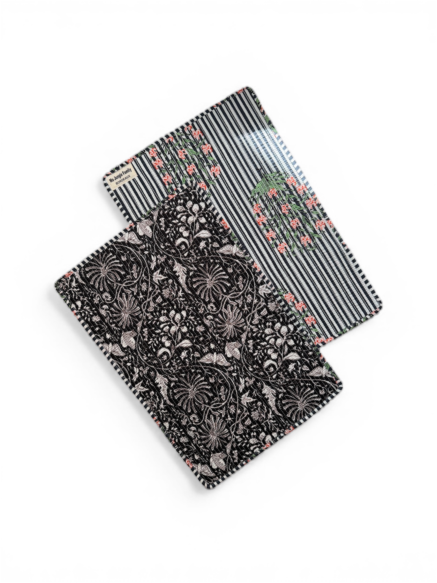 set de table matelassé coton indien fait main a jaipur motif fleuri au blockprint vert émeraude violet fleurs rose fluo Ma Jungle Family Bleu nuit fleur de dahlia rouge, noir a fleurs papillons, butterfly. Reversible