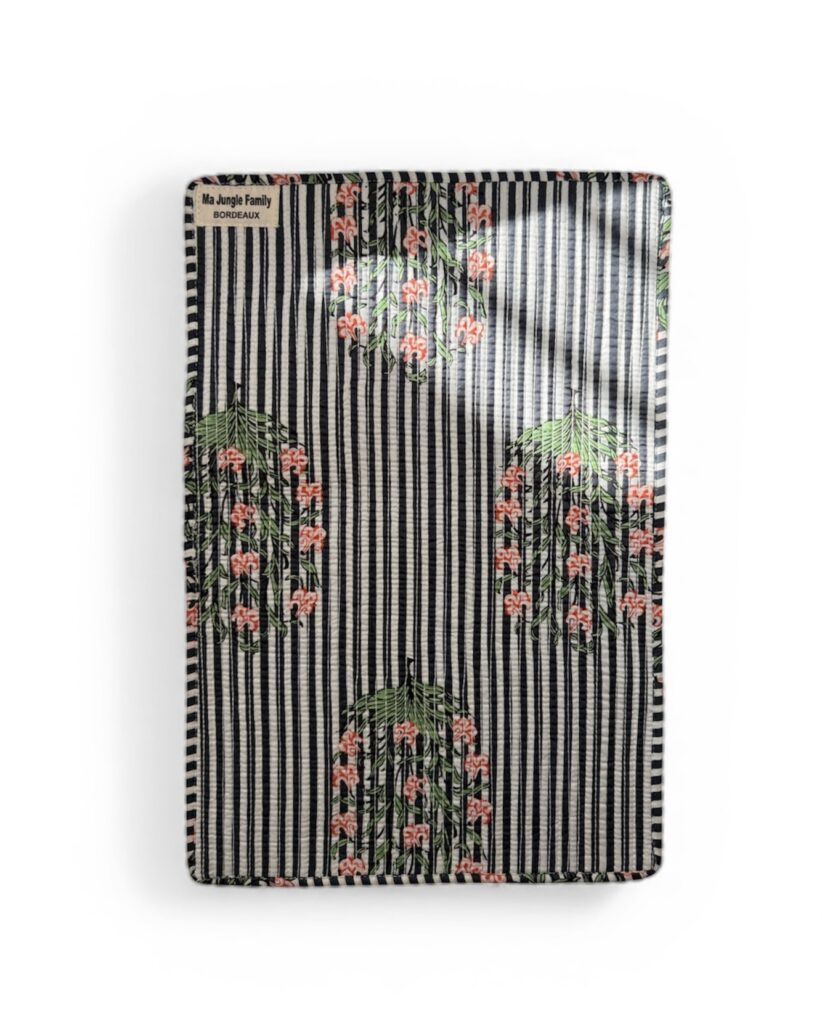 set de table matelassé coton indien fait main a jaipur motif fleuri au blockprint vert émeraude violet fleurs rose fluo Ma Jungle Family Bleu nuit fleur de dahlia rouge, noir a fleurs papillons, butterfly. Reversible