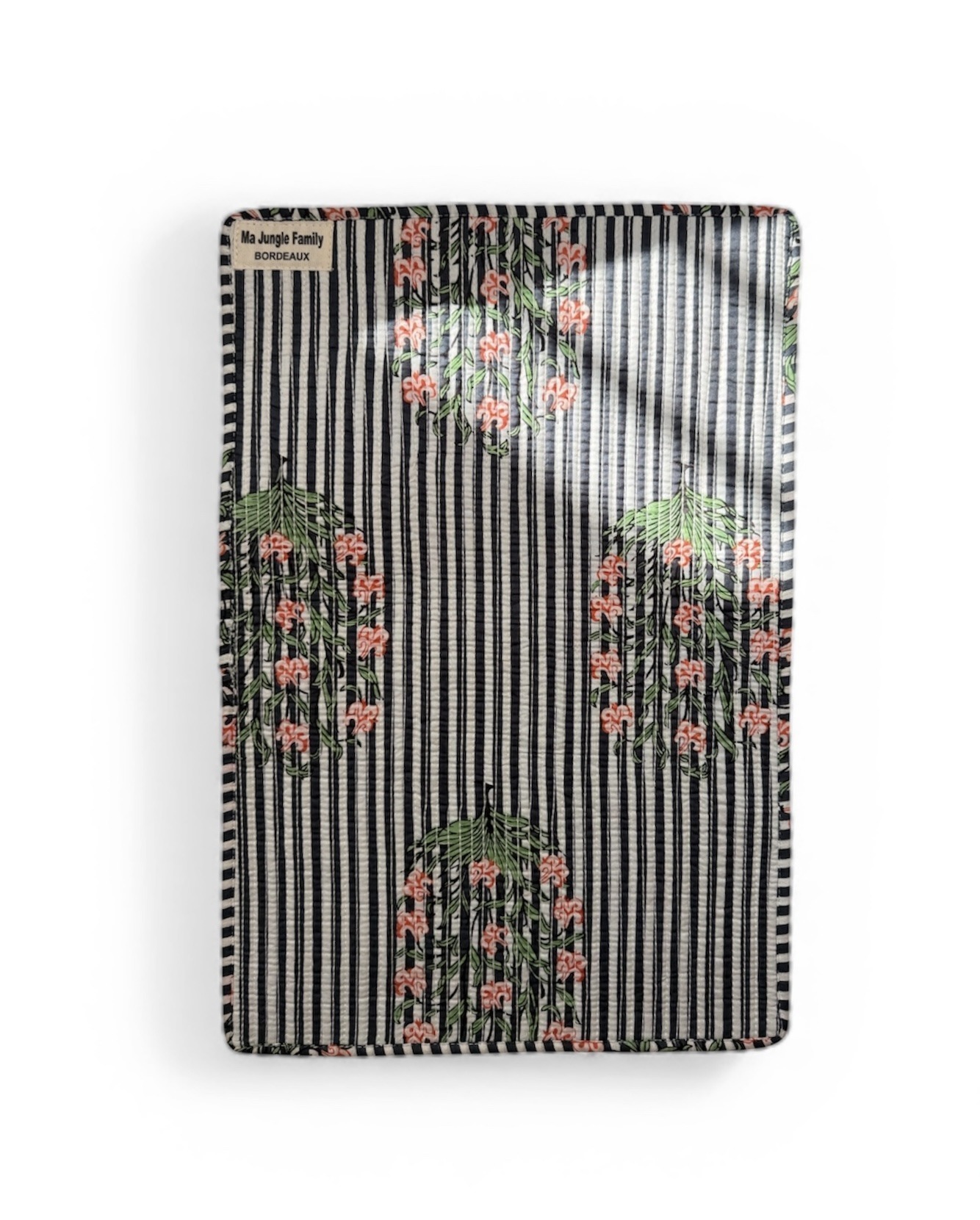 set de table matelassé coton indien fait main a jaipur motif fleuri au blockprint vert émeraude violet fleurs rose fluo Ma Jungle Family Bleu nuit fleur de dahlia rouge, noir a fleurs papillons, butterfly. Reversible